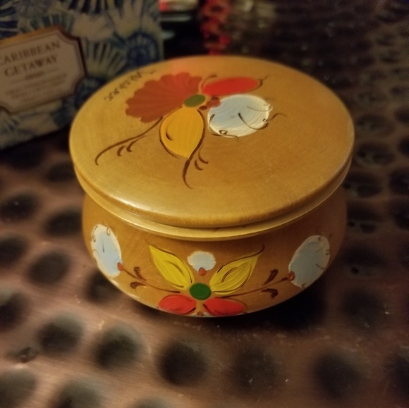 Nwt Amazing piece of myrtle wood w/ lid - Picture 2 of 5